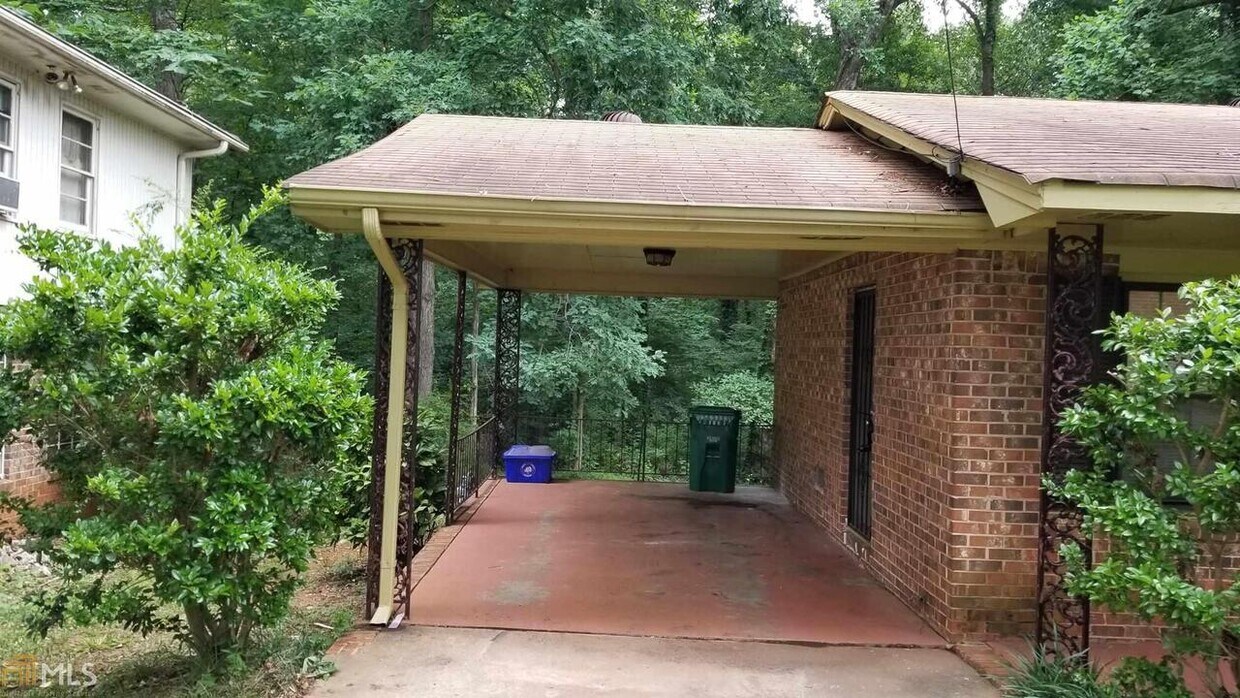 Building Photo - 3894 Maplewood Dr