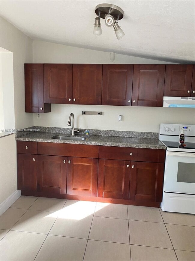 Foto del edificio - 6743 SW 15th St