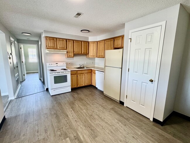 Kitchen - Quaker Estates