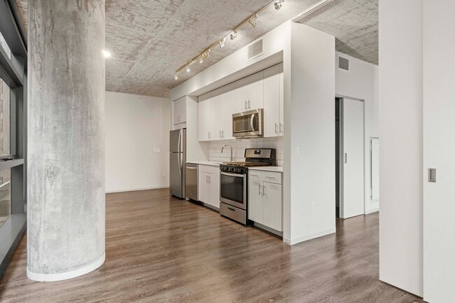 Building Photo - 712 S Clark St