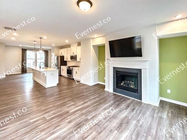 Foto del edificio - Spacious & Bright 3-Bedroom Townhome with ...