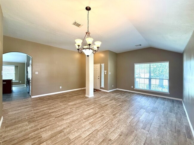 Foto del edificio - 10022 Driftwood Park Dr