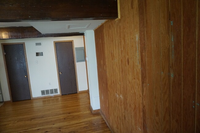 Building Photo - 64 W Northwood Ave