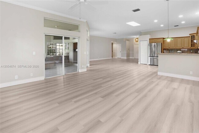 Building Photo - 4022 Pinewood Ln