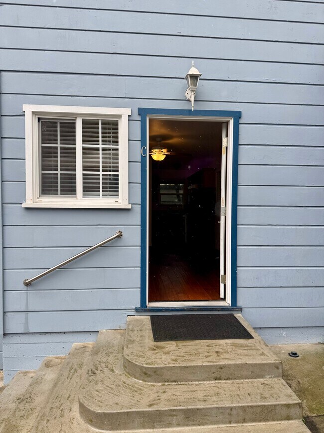 Exterior - 860 Manhattan Beach Blvd