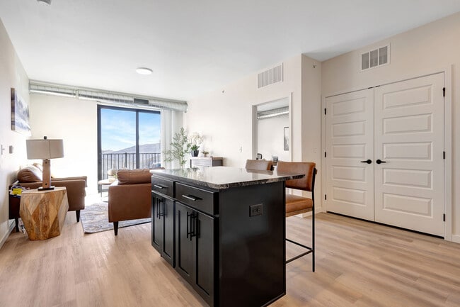 Building Photo - West End Flats