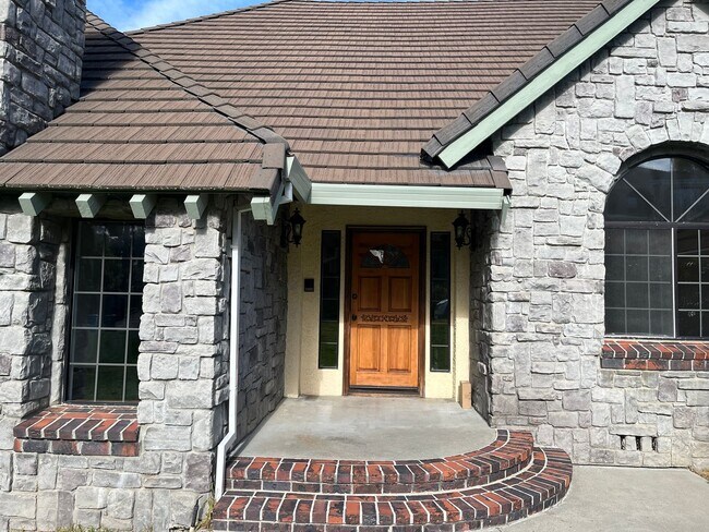 Foto del edificio - Private Mt. Hamilton Estate-Style Home on ¾ Acre with Expansive Grounds!