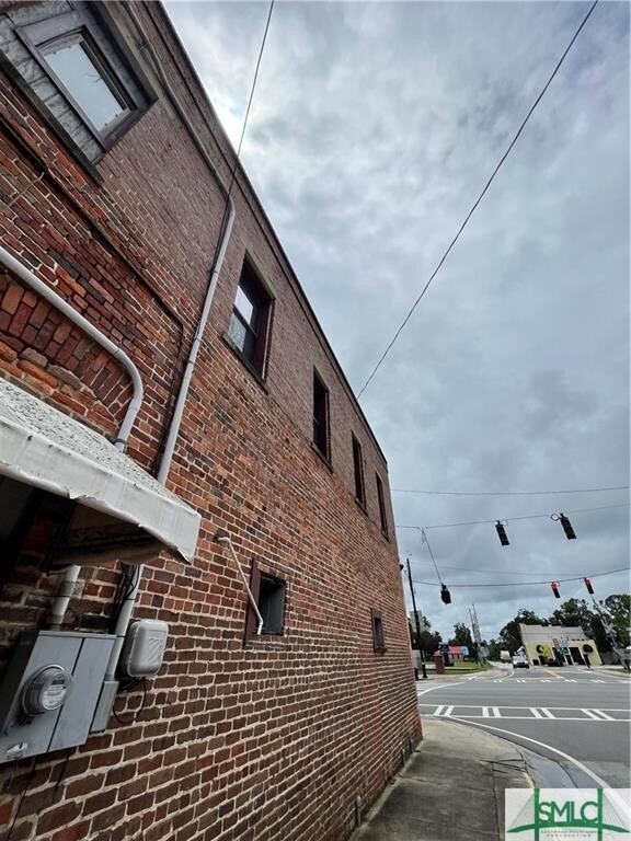 Building Photo - 18 N Main St
