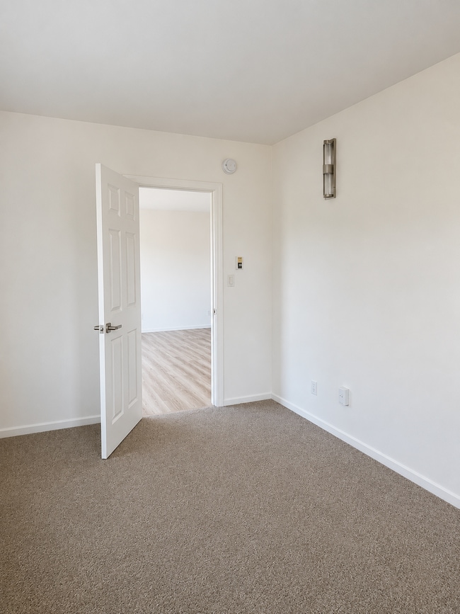 Foto del edificio - 1178 N Kenmore Ave