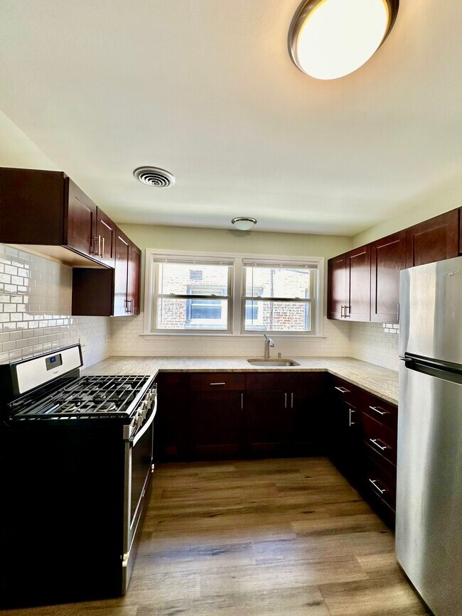 Foto del edificio - 8137 Keating Ave