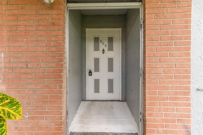 Foto del edificio - 608 SW 76th Terrace