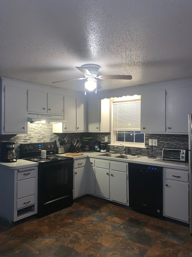 Building Photo - 23 Lownds Dr