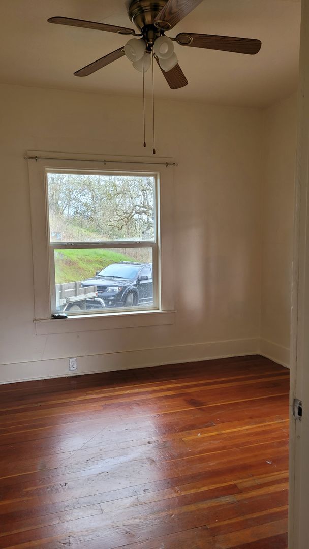 Building Photo - Quaint 2 Bedroom Country Home in Melrose