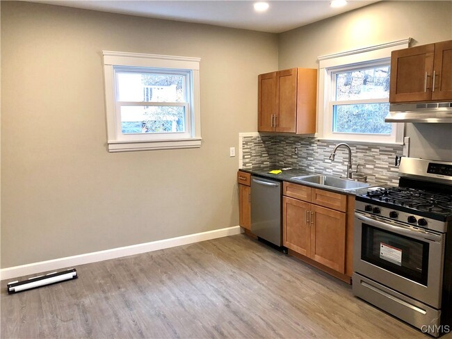 Building Photo - 65 Chedell Pl