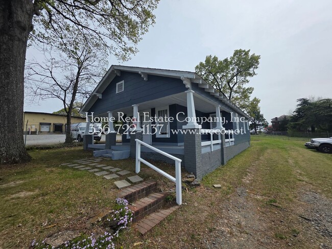 Photo - 526 E 17th St House