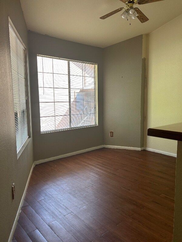 Foto del edificio - 1698 W Park Wood Ln