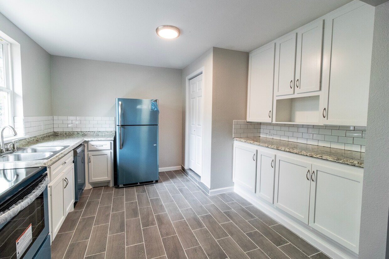 Kitchen - 1011 1/2 North Roberson St