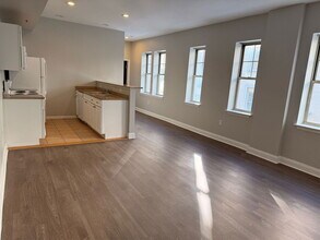 Building Photo - 210 Farmington Ave