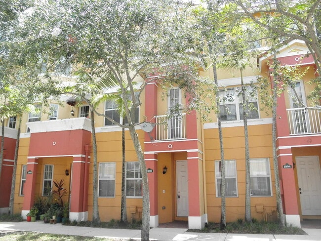 Building Photo - 1905 Shoma Dr