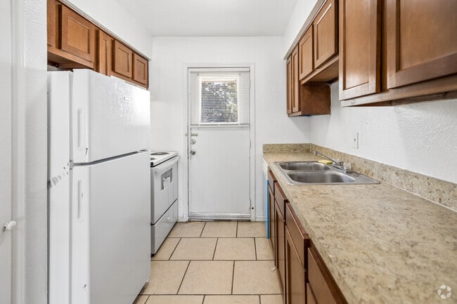 1BR, 1BA - 731SF - Kitchen - Cimarron Apartments