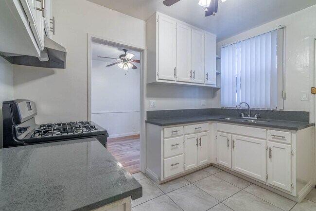 Building Photo - 1444 S Sherbourne Dr