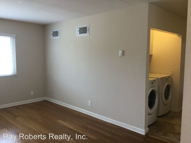 Building Photo - 4127-4151 Hilaria Way