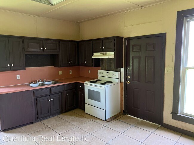 Building Photo - 2 br, 1 bath House - 415 N. N STREET