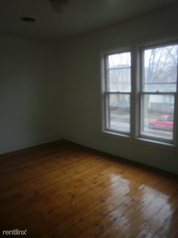 Building Photo - 522 1/2 W Douglas St