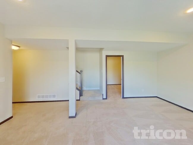 Building Photo - 1341 Meadow Ln