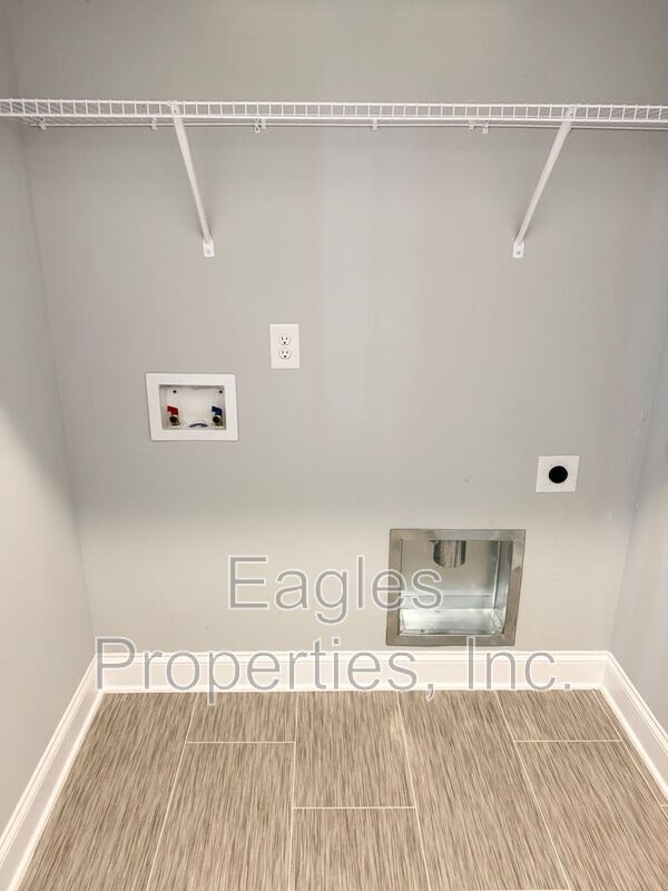 Foto del edificio - 472 Jackson Pond Dr