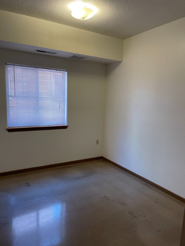 Building Photo - 333 S Gilbert St