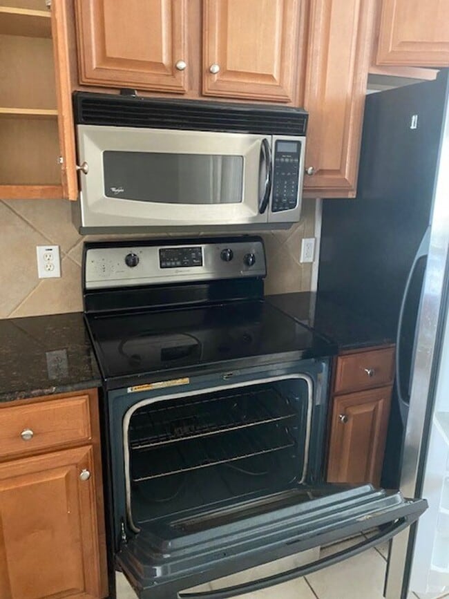 Foto del edificio - NICE 2 BEDROOM 1 BATH LEASE HOME WITH 1116 SF