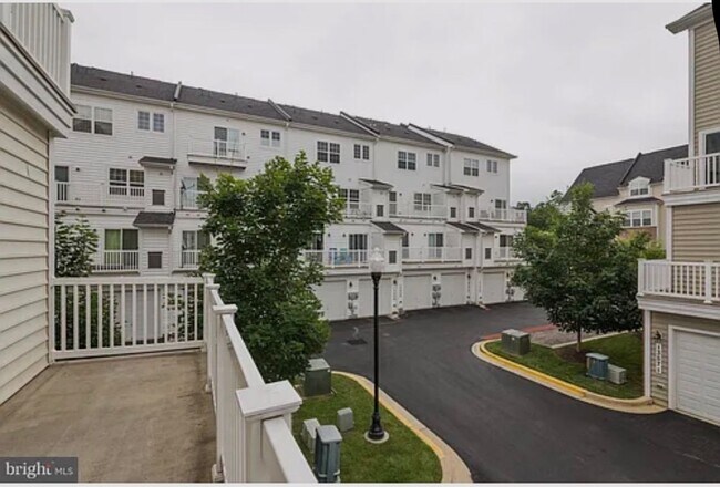 Building Photo - 13528 Waterford Hills Boulevard