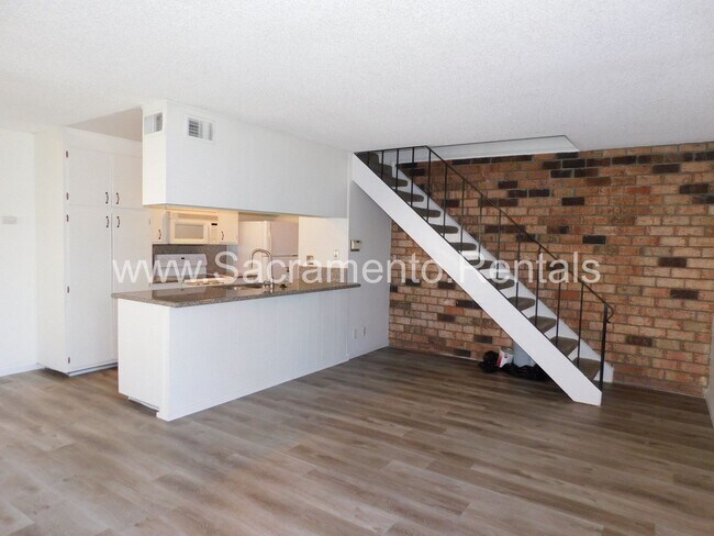 Foto del edificio - Affordable 2bd/1ba Fourplex with Garage ne...