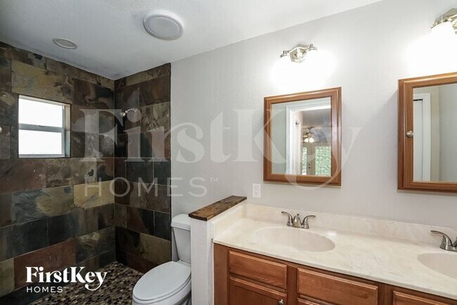 Building Photo - 4637 Antioch St