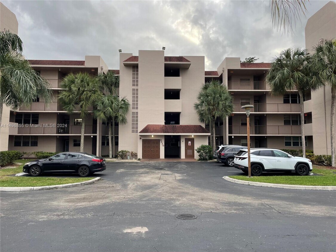 9510 Seagrape Dr Unit 102, Davie, FL 33324 Condo for Rent in Davie