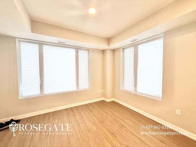 Photo du bâtiment - Spacious 2-Bedroom Corner Unit Condo with Balcony & Parking in Guelph