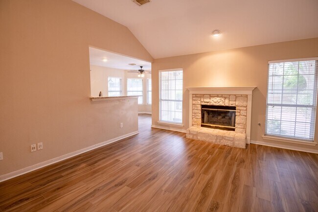 Foto del edificio - Enchanting 3-Bed Sanctuary in Circle C: Lu...