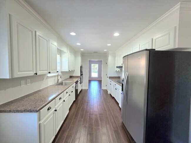 Foto del edificio - Spacious 3-Bedroom Ranch-Style Home