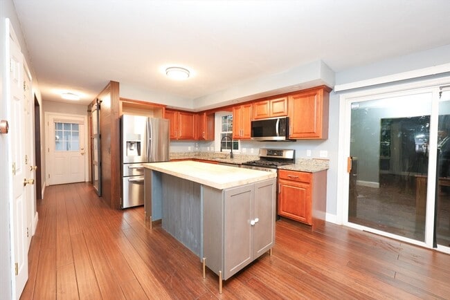 Building Photo - 55 Glenrose Ave