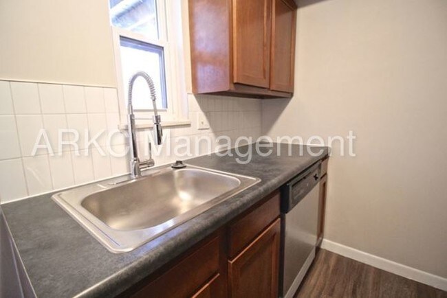 Foto del edificio - 3744 Warwick Blvd