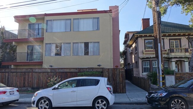 Building Photo - 2606 Benvenue Ave