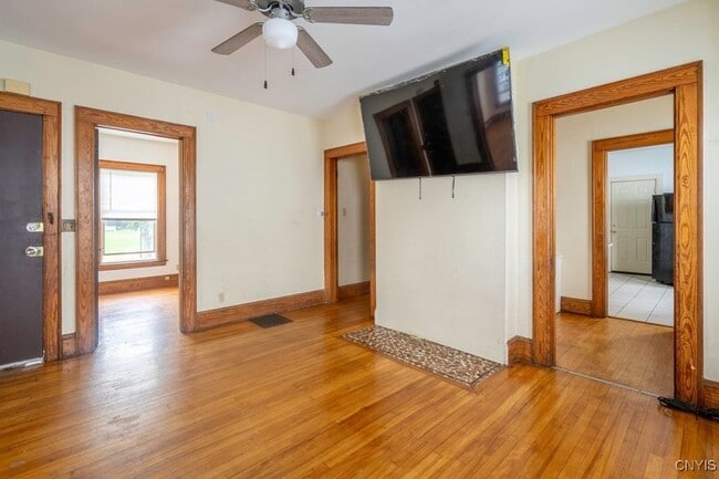 Building Photo - 244 Lincoln Ave