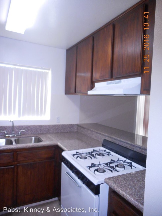 Foto del edificio - 2342 CEDAR Ave