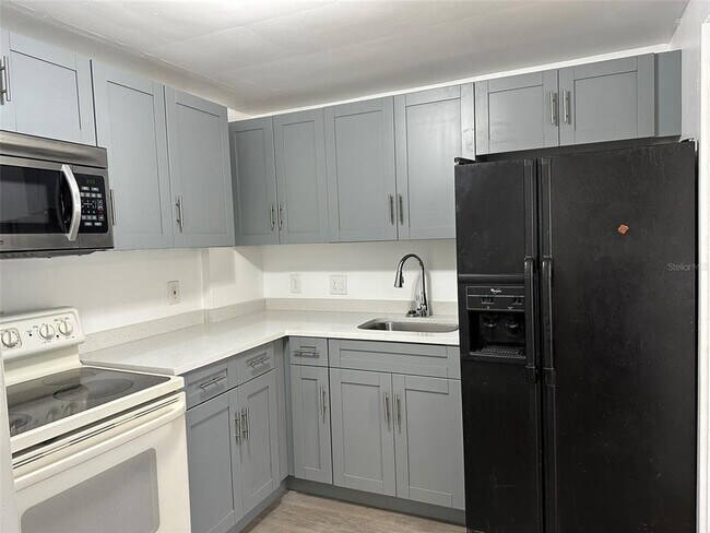 Foto del edificio - 6360 30th St N