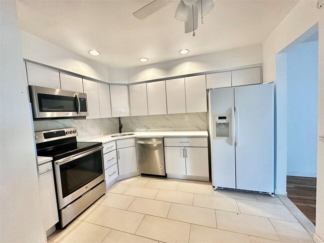 Foto del edificio - 211-32 23rd Ave