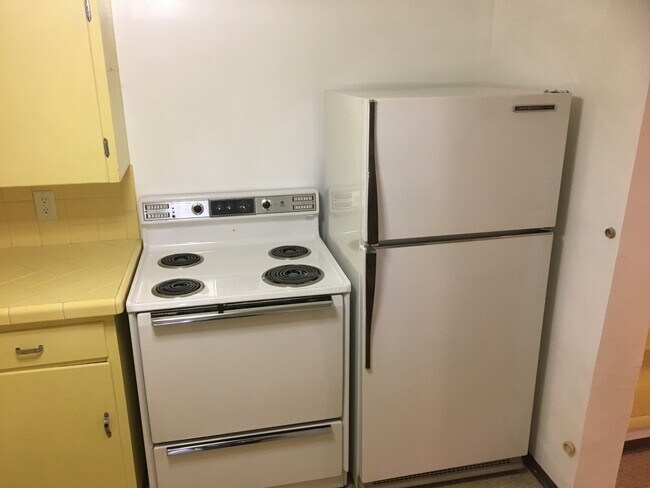 KITCHEN - 956 N 9th St