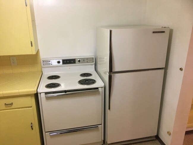 KITCHEN - 956 N 9th St