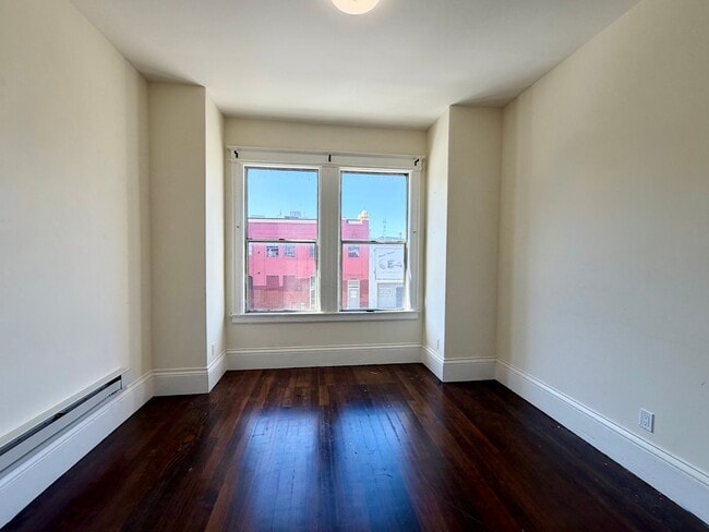 Building Photo - 225 9th St