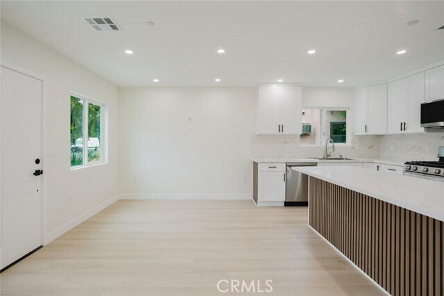 Foto del edificio - 5740 Beck Ave